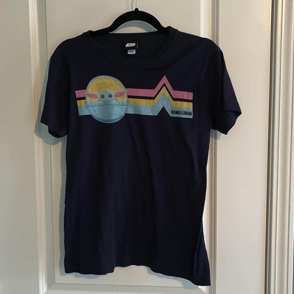 Women’s Star Wars The Mandolorian Tee in Navy Size Medium
